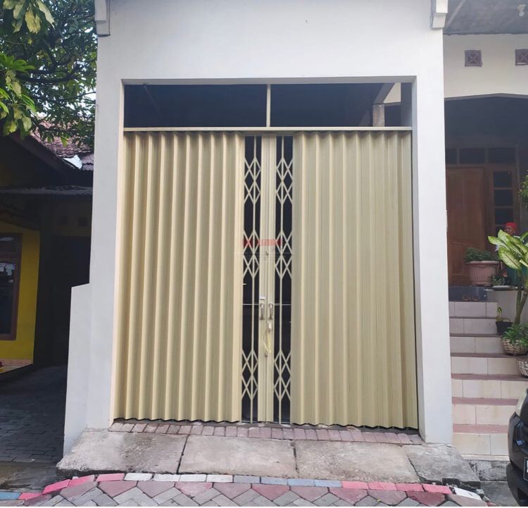 Folding Gate